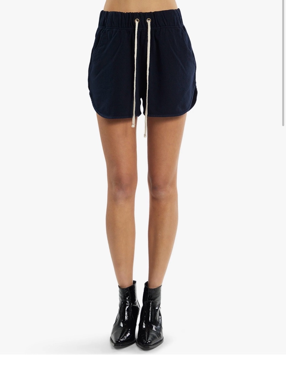 Les Tien Serena scalloped short